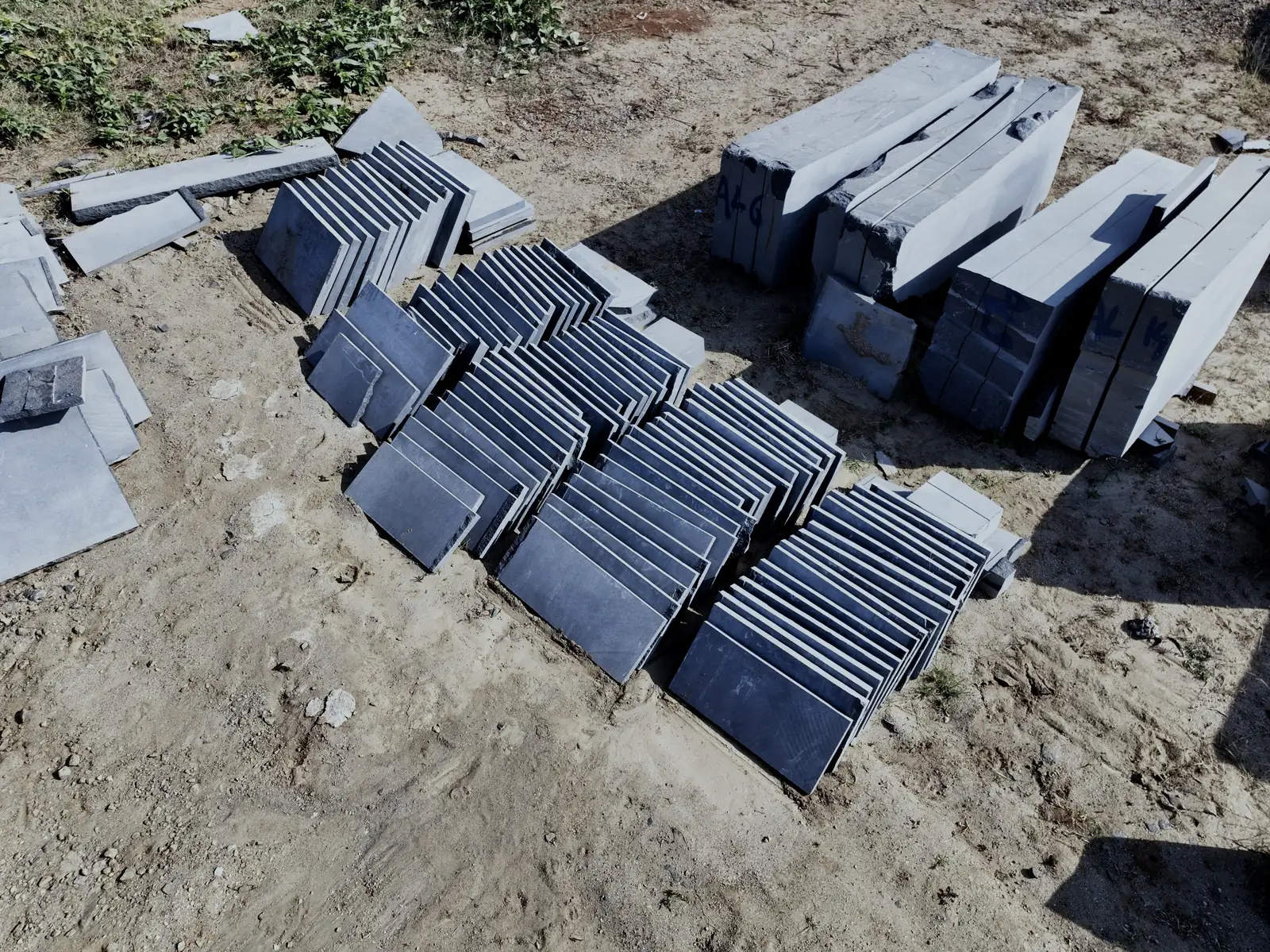 Cut granite slabs and squared blocks graded in the yard